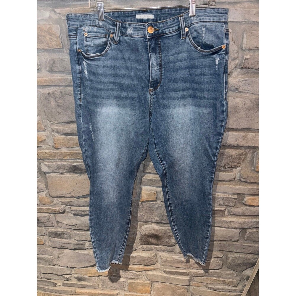STS Blue distressed Jeans size 33/16 EUC